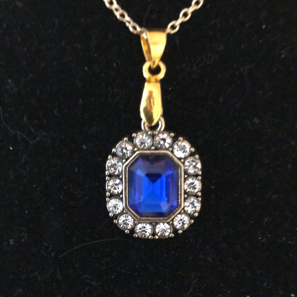 Elegant Blue and Gold Pendant Necklace